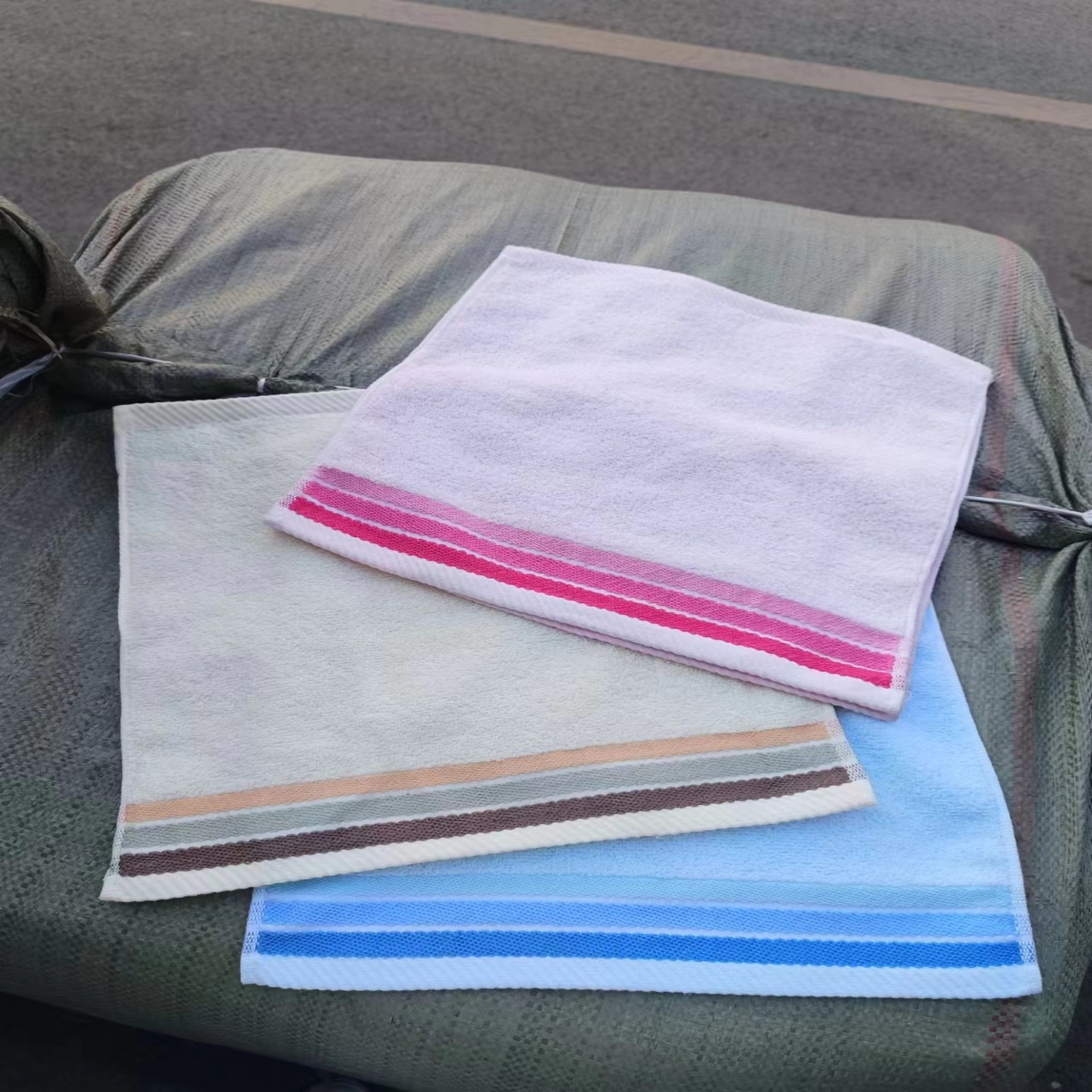 91家纺网 家纺一手货源 找家纺 （总）直播赠品纯棉方巾珊瑚绒毛巾库存批发直播间福利品低价引流孤品小礼品特价清仓促销尾货商品随机小礼品