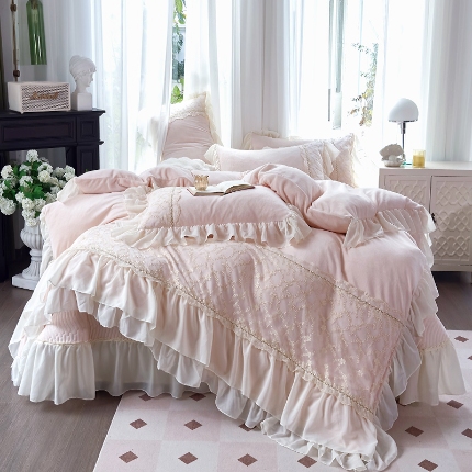 91家纺网 家纺一手货源 找家纺 （总）乐朵家居 2025新款  伊莉莎 牛奶绒夹棉床盖四件套