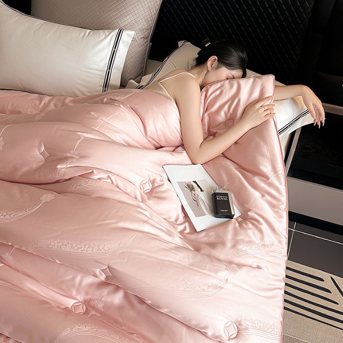 91家纺网 家纺一手货源 找家纺 （总）雅高 2025新款臻品轻奢银丝大提花70%羊绒被羊绒蛋白被子被芯保暖冬被