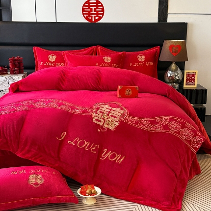 91家纺网 家纺一手货源 找家纺 （总）苏米娜2025秋冬新款高克重9斤全消光牛奶绒大红结婚婚庆四件套大红色龙凤刺绣婴儿绒四件套（含精美手提袋）