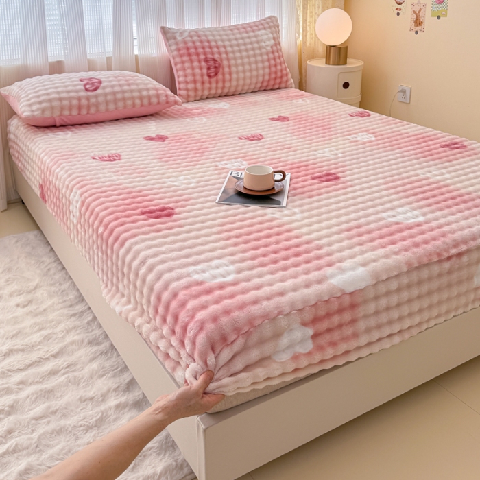 91家纺网 家纺一手货源 找家纺 （总）2025新款兔兔绒牛奶绒印花单床笠 床笠三件套 单枕套