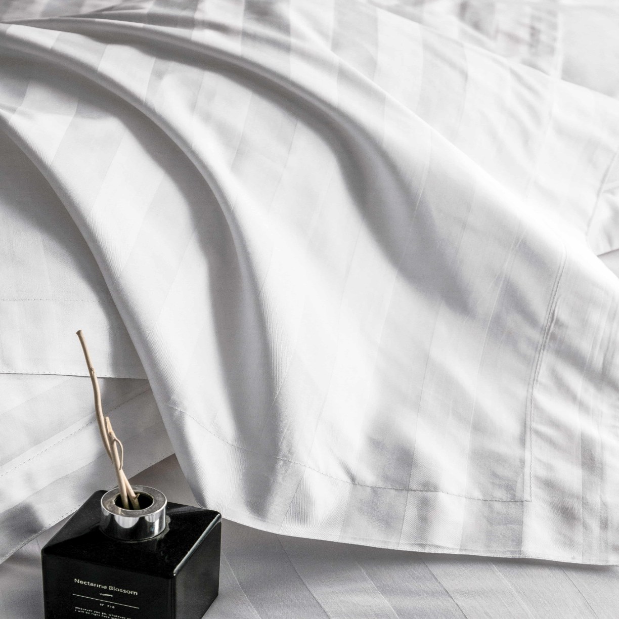 91家纺网 家纺一手货源 找家纺 澜昕 星级酒店床单全棉纯白缎条床上用品民宿布草定制绣花