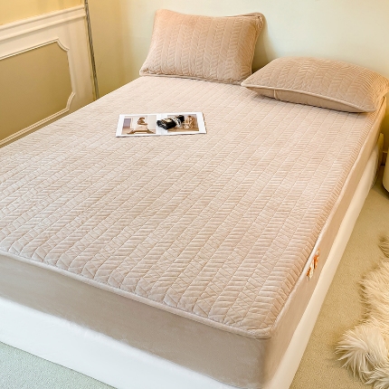 91家纺网 家纺一手货源 找家纺 （总）绒单床笠新款 A类舒适保暖婴儿绒宝宝绒牛奶绒绗缝夹棉床笠