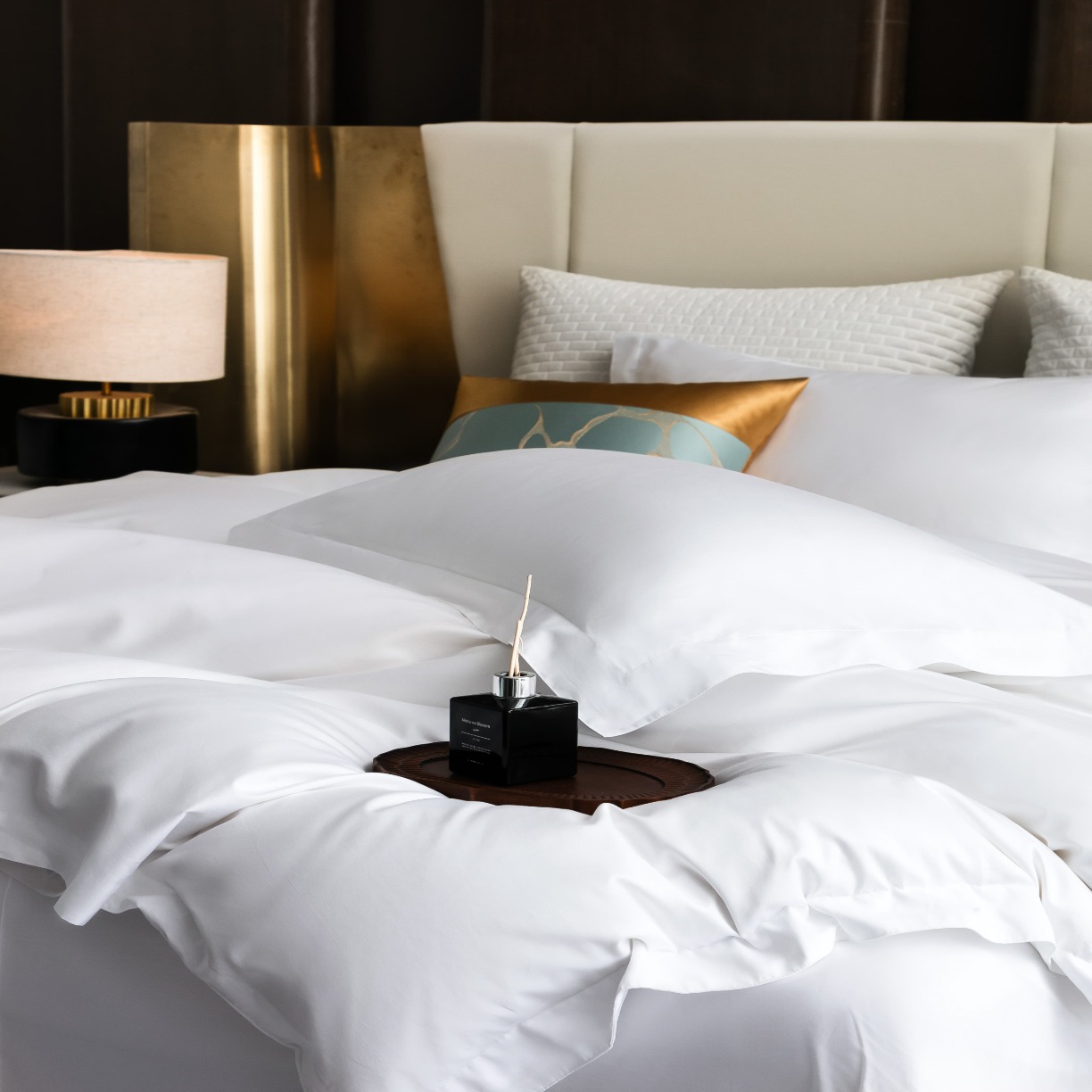 91家纺网 家纺一手货源 找家纺 澜昕 星级酒店被套全棉纯白缎条床上用品民宿布草定制绣花