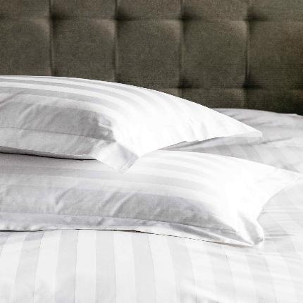 91家纺网 家纺一手货源 找家纺 澜昕 星级酒店枕套全棉纯白缎条床上用品民宿布草定制绣花