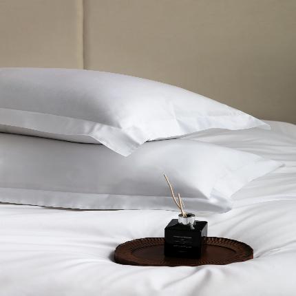 91家纺网 家纺一手货源 找家纺 澜昕 星级酒店枕套全棉纯白缎条床上用品民宿布草定制绣花