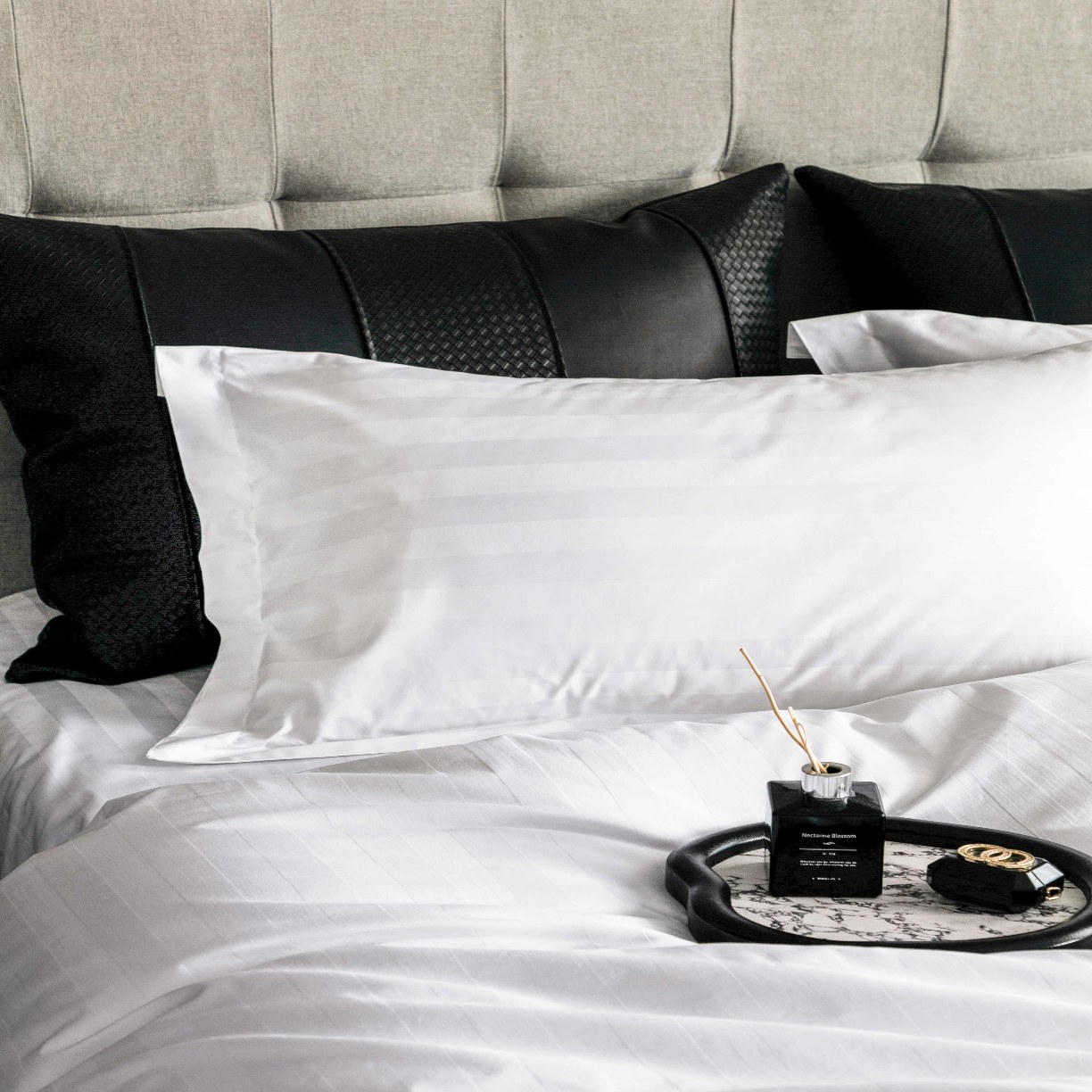 91家纺网 家纺一手货源 找家纺 澜昕 星级酒店枕套全棉纯白缎条床上用品民宿布草定制绣花