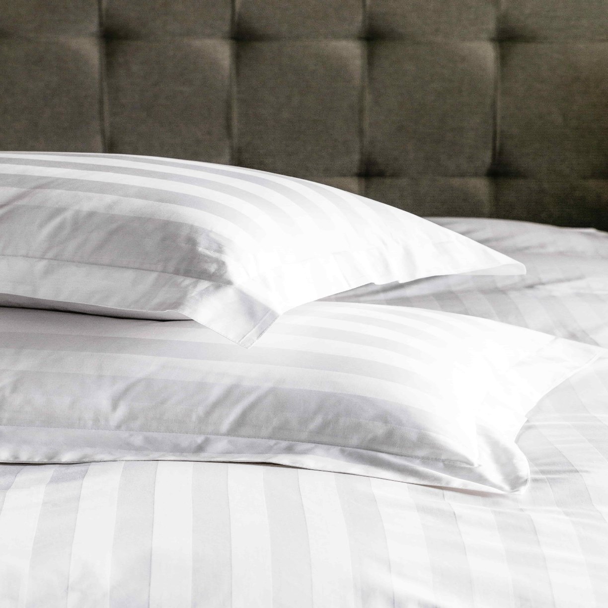 91家纺网 家纺一手货源 找家纺 澜昕 星级酒店枕套全棉纯白缎条床上用品民宿布草定制绣花