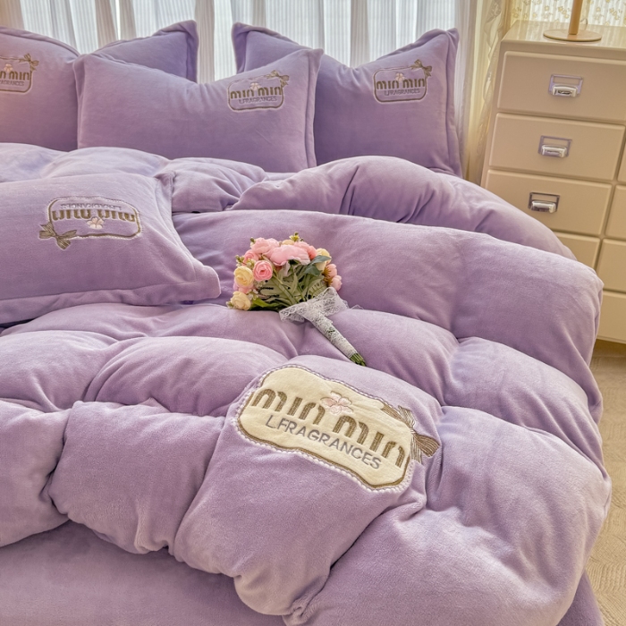 91家纺网 家纺一手货源 找家纺 （总）2025外贸跑量款加厚清新公主法式风花卉纯色牛奶绒贴布绣刺绣花四件套单品床单被套婴儿绒法兰绒兔毛绒四件套