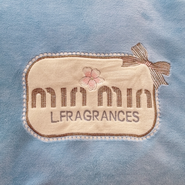 91家纺网 家纺一手货源 找家纺 2025外贸跑量款加厚清新公主法式风花卉纯色牛奶绒贴布绣刺绣花四件套单品床单被套婴儿绒法兰绒兔毛绒四件套 心动天蓝