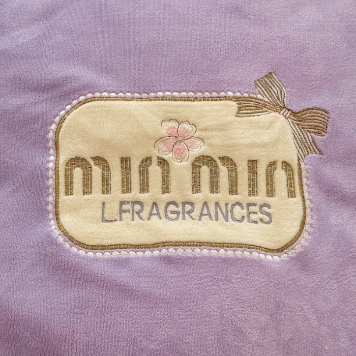 91家纺网 家纺一手货源 找家纺 2025外贸跑量款加厚清新公主法式风花卉纯色牛奶绒贴布绣刺绣花四件套单品床单被套婴儿绒法兰绒兔毛绒四件套 心动紫