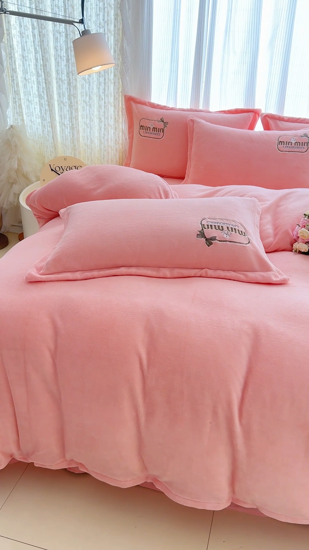 91家纺网 家纺一手货源 找家纺 2025外贸跑量款加厚清新公主法式风花卉纯色牛奶绒贴布绣刺绣花四件套单品床单被套婴儿绒法兰绒兔毛绒四件套 心动玉色