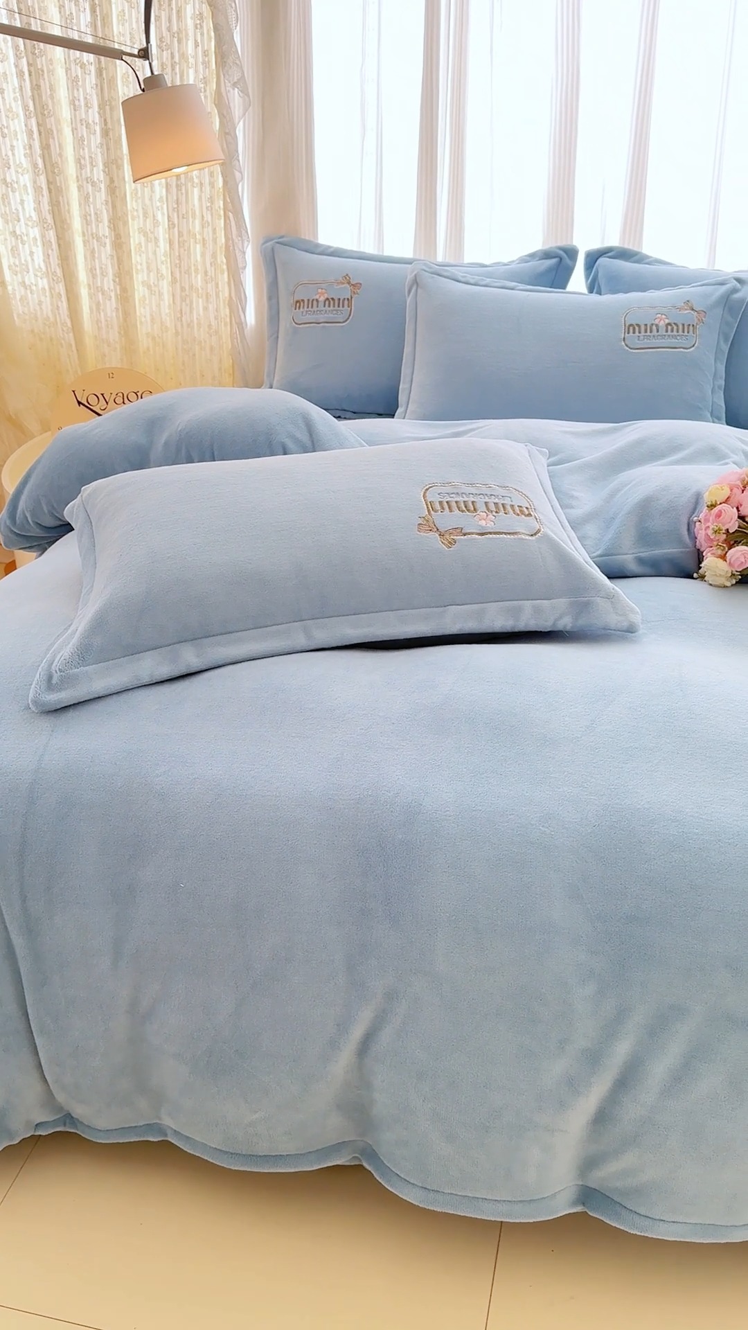 91家纺网 家纺一手货源 找家纺 2025外贸跑量款加厚清新公主法式风花卉纯色牛奶绒贴布绣刺绣花四件套单品床单被套婴儿绒法兰绒兔毛绒四件套 心动天蓝