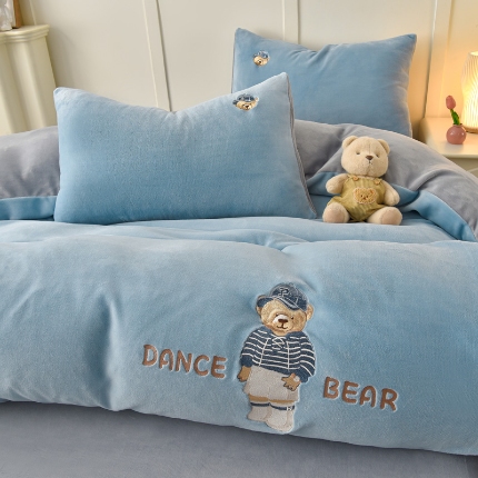 91家纺网 家纺一手货源 找家纺 （总）牵依 2025新款高克重绣花牛奶绒四件套