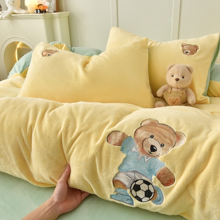 91家纺网 家纺一手货源 找家纺 （总）牵依 2025新款高克重绣花牛奶绒四件套