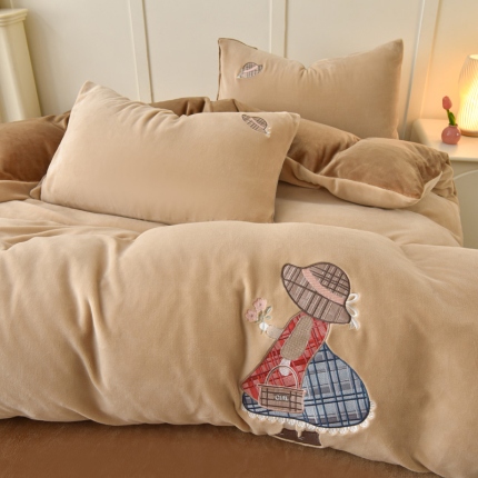 91家纺网 家纺一手货源 找家纺 （总）牵依 2025新款高克重绣花牛奶绒四件套