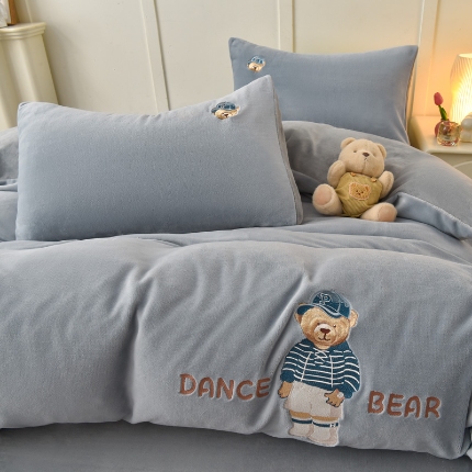 91家纺网 家纺一手货源 找家纺 （总）牵依 2025新款高克重绣花牛奶绒四件套