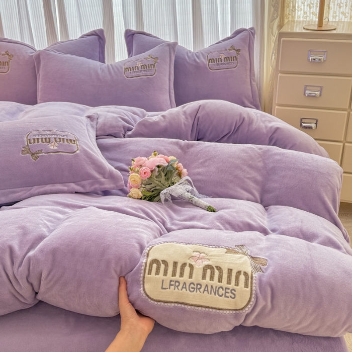 91家纺网 家纺一手货源 找家纺 （总）2025外贸跑量款加厚清新公主法式风花卉纯色牛奶绒贴布绣刺绣花四件套单品床单被套婴儿绒法兰绒兔毛绒四件套