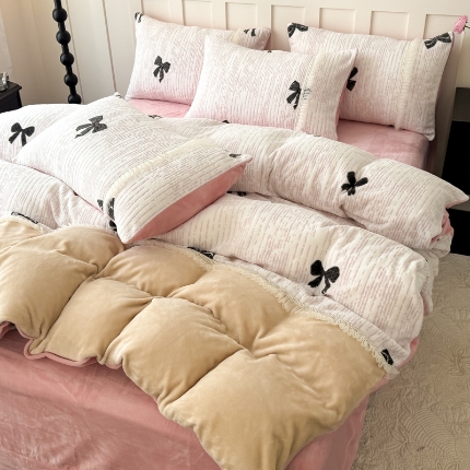 91家纺网 家纺一手货源 找家纺 （总）【苏东来】2025高端加厚保暖纯色甜美公主赫本风法式工艺款雕花牛奶绒四件套清新少女婴儿法莱兔绒四件套