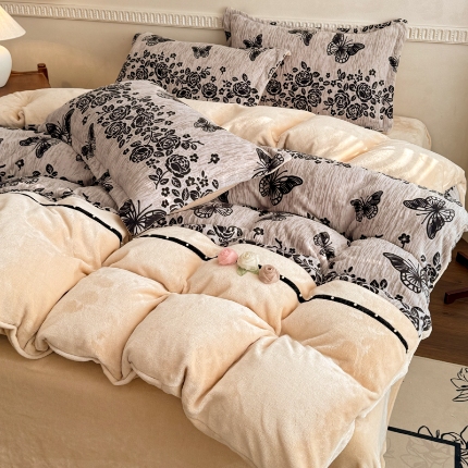 91家纺网 家纺一手货源 找家纺 （总）【苏东来】2025高端加厚保暖纯色甜美公主赫本风法式工艺款雕花牛奶绒四件套清新少女婴儿法莱兔绒四件套