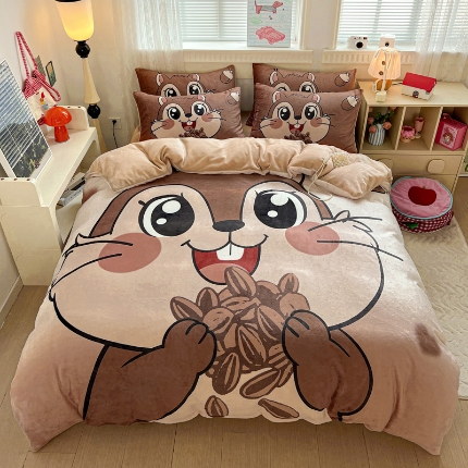 91家纺网 家纺一手货源 找家纺 喜梦缘 2025年新款大版小版卡通牛奶绒四件套 松鼠宝宝