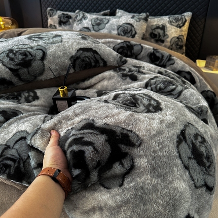 91家纺网 家纺一手货源 找家纺 （总）2025新款直播兔毛绒印花四件套加厚保暖美拉德风格套件