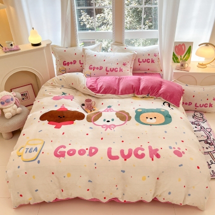 91家纺网 家纺一手货源 找家纺 喜梦缘 2025年新款大版小版卡通牛奶绒四件套 波点熊仔