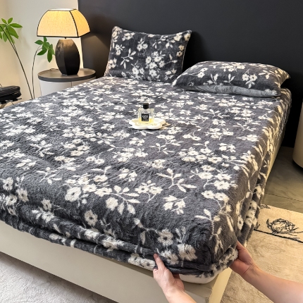 91家纺网 家纺一手货源 找家纺 （总）2025新款印花兔毛绒高克重单床笠床笠单件