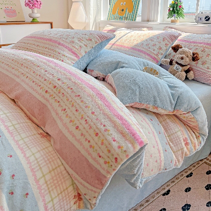 91家纺网 家纺一手货源 找家纺 （总）2025新款加厚款小清新牛奶绒印花四件套床单款床笠单被套