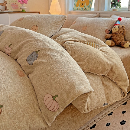 91家纺网 家纺一手货源 找家纺 （总）2025新款加厚款小清新牛奶绒印花四件套床单款床笠单被套