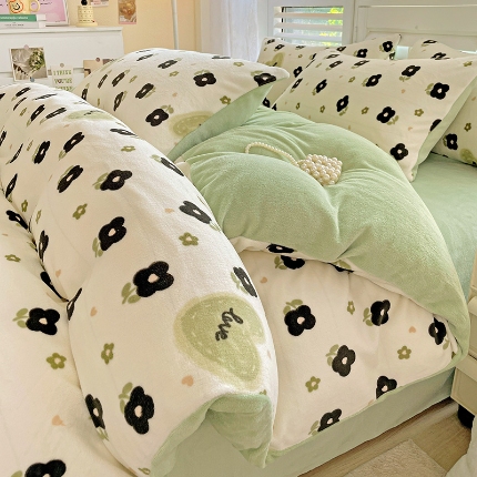 91家纺网 家纺一手货源 找家纺 （总）2025新款加厚款小清新牛奶绒印花四件套床单款床笠单被套