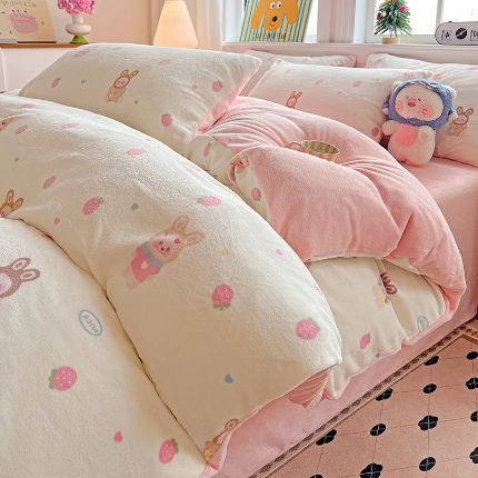 91家纺网 家纺一手货源 找家纺 （总）2025新款小清新牛奶绒印花四件套床单款床笠款套件单被套