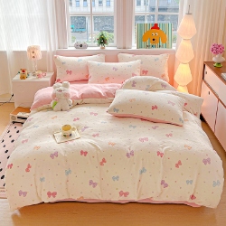 91家纺网 家纺一手货源 找家纺 （总）2025新款小清新牛奶绒印花四件套床单款床笠款套件单被套,草莓熊宝,橙香梦境,春色桔语,繁星,瓜香四溢,蝴蝶星空,花在云端,恐龙星球,奶油草莓,田间春彩-蓝,甜心萝卜,童趣家园,童趣星海,小熊猫-灰,幸福伴侣,悦动萌宠,动物城,蝴蝶花谷,花草兔,花开物语,山水情,四叶草,心系情牵,柏拉图-橙,心动熊宝-桔,幸福维尼