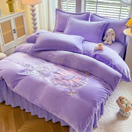 91家纺网 家纺一手货源 找家纺 （总）（总）苏米娜2025秋冬新款全消光大版花卉平绣牛奶绒刺绣款四件套--绽放系列