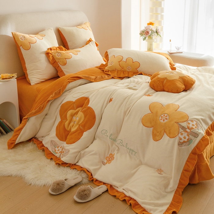 91家纺网 家纺一手货源 找家纺 2025新款绒梦里加厚韩版贴布绣牛奶绒四件套高定绒保暖套件