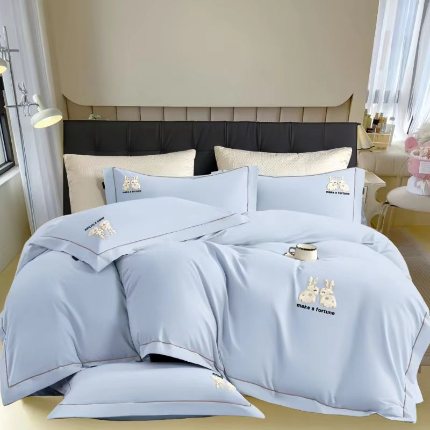 91家纺网 家纺一手货源 找家纺 2025秋冬全棉轻磨毛长绒棉贴布绣四件套比心兔糸列,比心兔—雪青,比心兔—蓝,比心兔—桔,比心兔—灰,比心兔—果绿,比心兔—紫,比心兔—粉,比心兔—玉