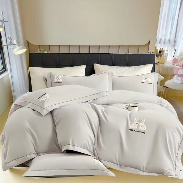 91家纺网 家纺一手货源 找家纺 2025秋冬全棉轻磨毛长绒棉贴布绣四件套比心兔糸列