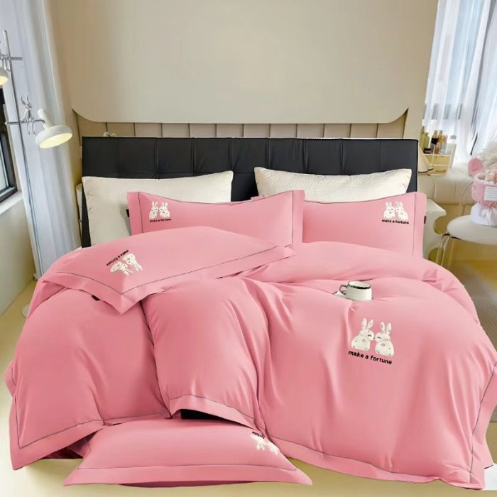 91家纺网 家纺一手货源 找家纺 2025秋冬全棉轻磨毛长绒棉贴布绣四件套比心兔糸列