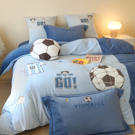 91家纺网 家纺一手货源 找家纺 （总）2025新款A类加厚足球篮球卡通贴布绣牛奶绒四件套冬季儿童三件套床单床笠保暖套件