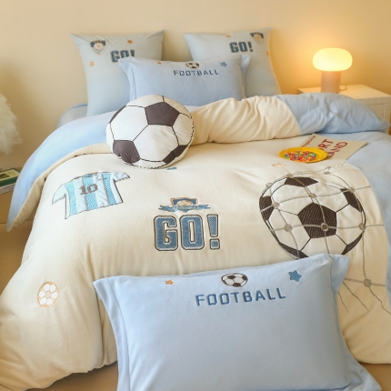 91家纺网 家纺一手货源 找家纺 （总）2025新款A类加厚足球篮球卡通贴布绣牛奶绒四件套冬季儿童三件套床单床笠保暖套件