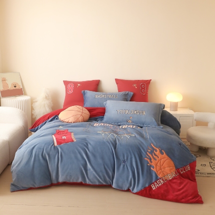 91家纺网 家纺一手货源 找家纺 （总）2025新款A类加厚足球篮球卡通贴布绣牛奶绒四件套冬季儿童三件套床单床笠保暖套件