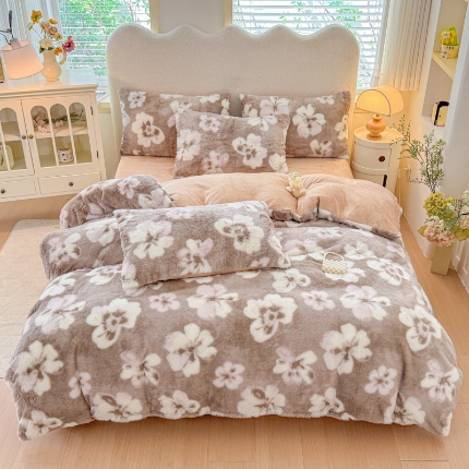91家纺网 家纺一手货源 找家纺 （总）爱多多家居 2025新款印花美拉德兔毛印花四件套单被套