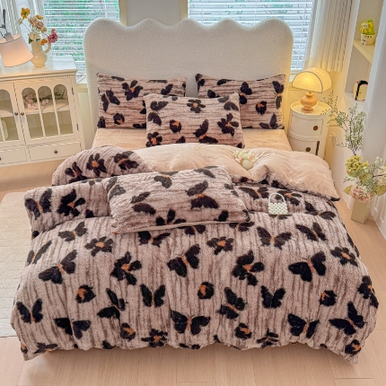 91家纺网 家纺一手货源 找家纺 （总）爱多多家居 2025新款印花美拉德兔毛印花四件套单被套