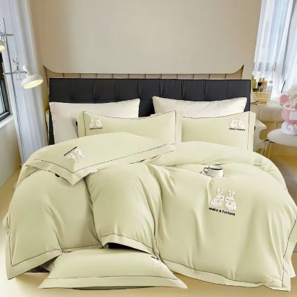 91家纺网 家纺一手货源 找家纺 2025秋冬全棉轻磨毛长绒棉贴布绣四件套比心兔糸列