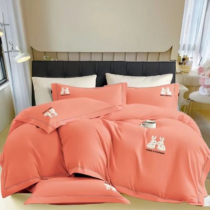 91家纺网 家纺一手货源 找家纺 2025秋冬全棉轻磨毛长绒棉贴布绣四件套比心兔糸列