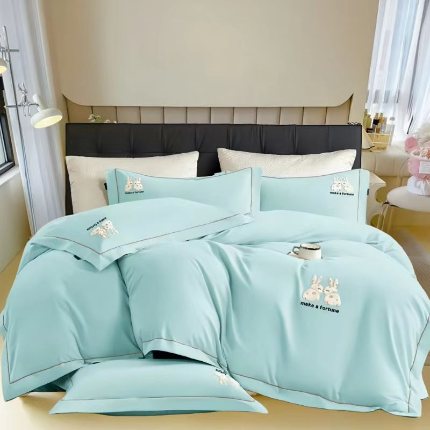 91家纺网 家纺一手货源 找家纺 2025秋冬全棉轻磨毛长绒棉贴布绣四件套比心兔糸列