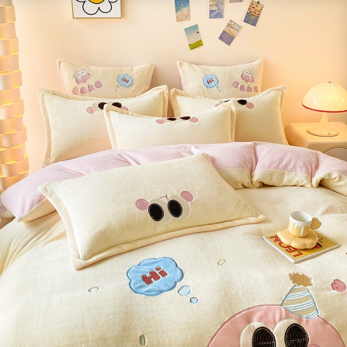 91家纺网 家纺一手货源 找家纺 （总）漫布云2025秋冬新品大版卡通230g牛奶绒兔毛贴布绣婴儿绒四件套--甜甜圈系列 