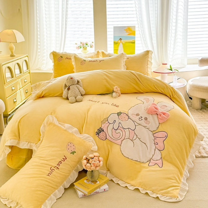 91家纺网 家纺一手货源 找家纺 （总）漫布云2025秋冬新品大版卡通230g牛奶绒兔毛贴布绣婴儿绒四件套--可爱兔系列  