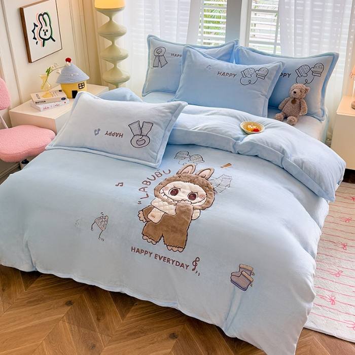 91家纺网 家纺一手货源 找家纺 （总）漫布云2025秋冬新品大版卡通230g牛奶绒兔毛贴布绣婴儿绒四件套--布林系列   布林-婴儿蓝