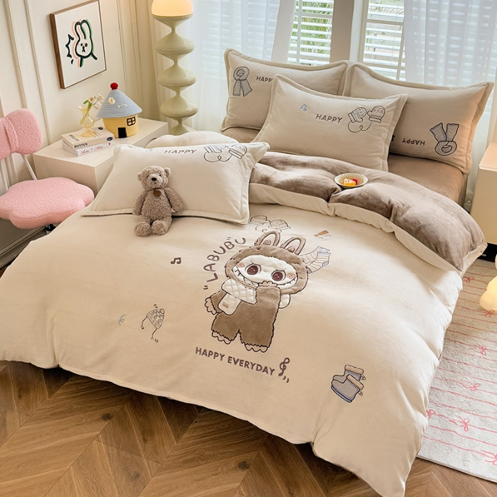 91家纺网 家纺一手货源 找家纺 （总）漫布云2025秋冬新品大版卡通230g牛奶绒兔毛贴布绣婴儿绒四件套--布林系列   布林-浅咖 